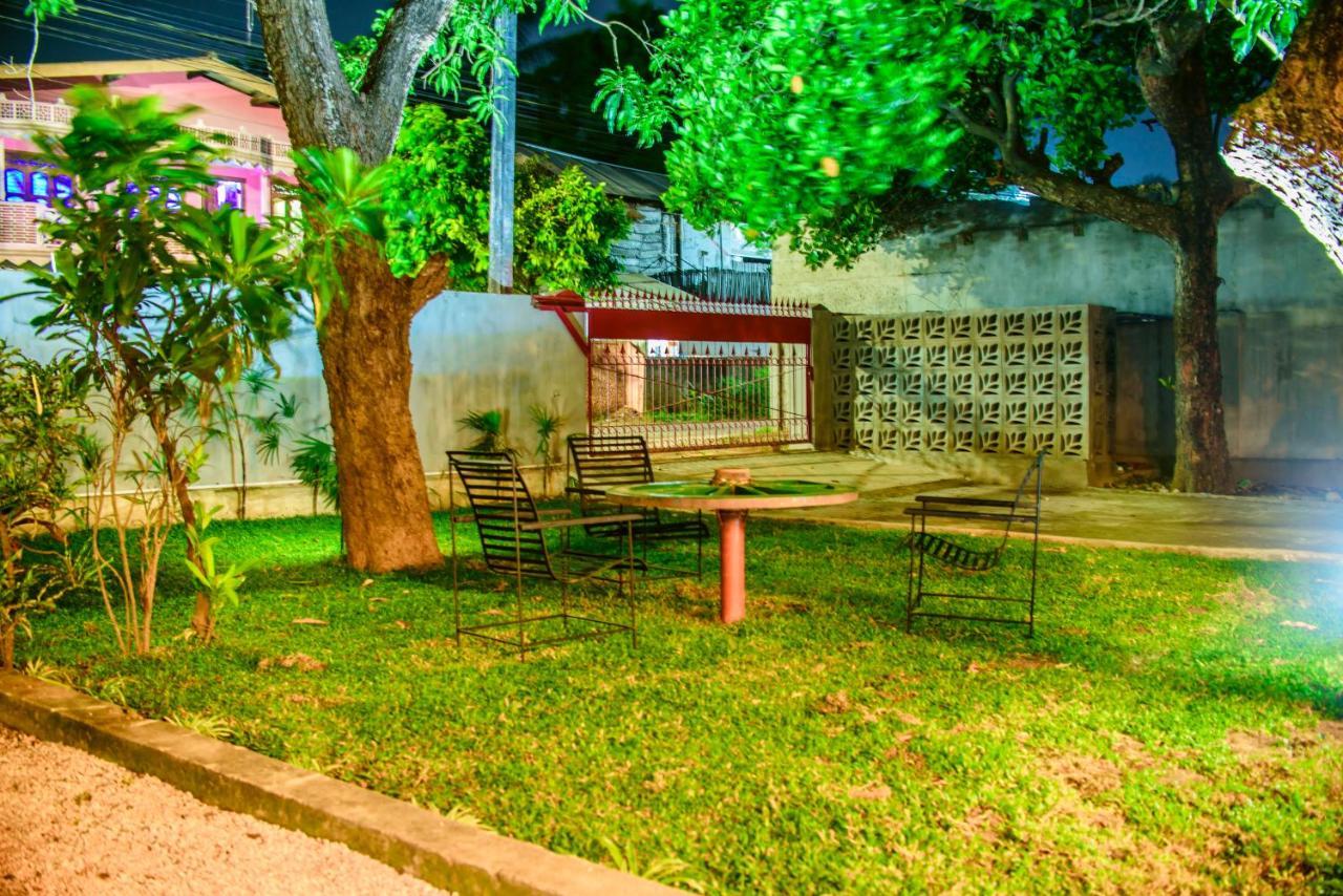 Hotel Thambu Illam Jaffna Exterior foto