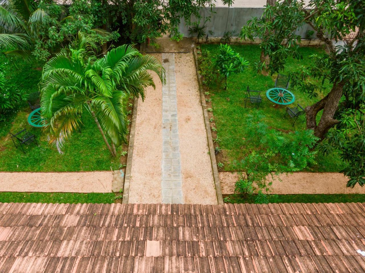 Hotel Thambu Illam Jaffna Exterior foto